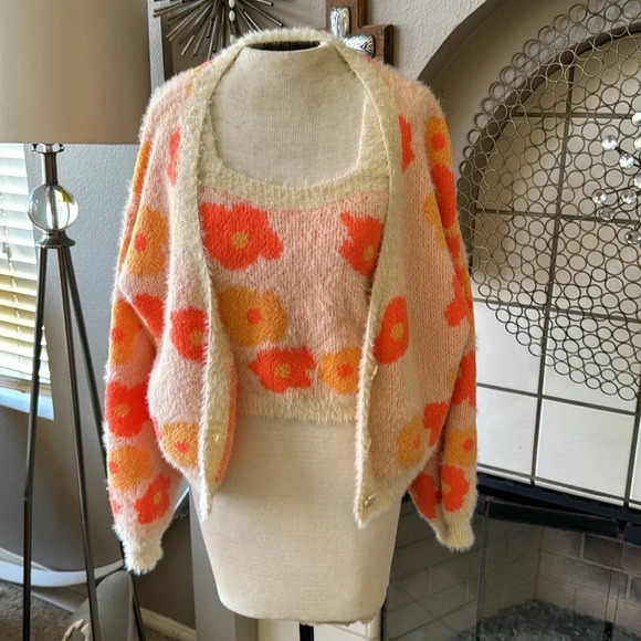 willow root cardigan and tank top set size medium orange daisys NWOT - Picture 7 of 10